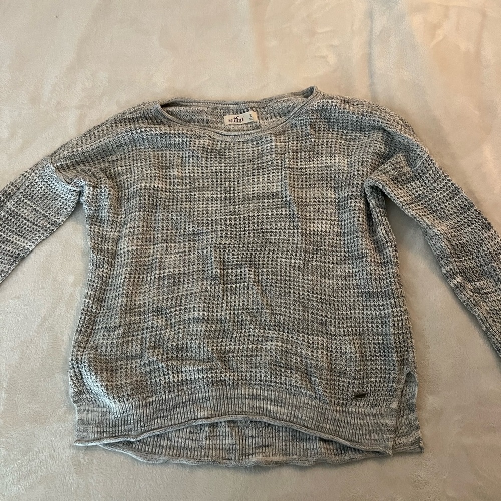 Women’s grey knit sweater